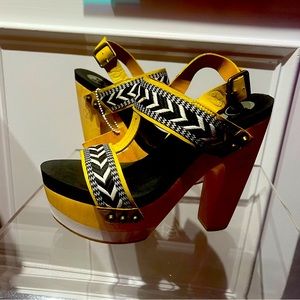 Brand new never worn platform heels women’s US size 10